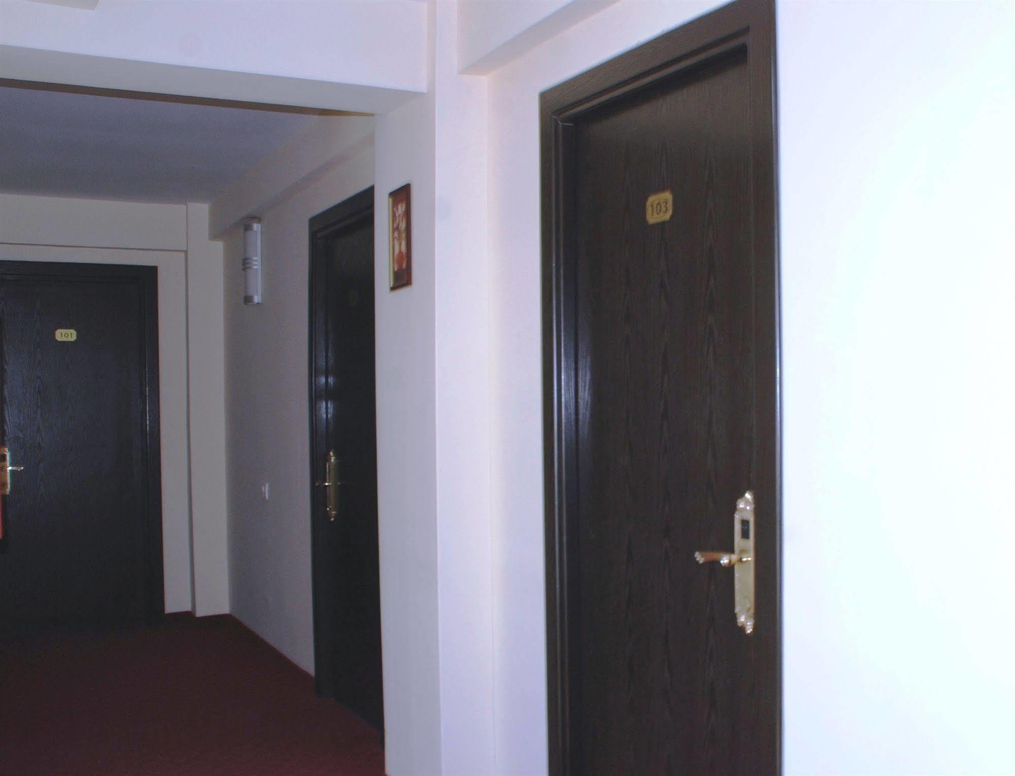 Hotel Ancor ブカレスト エクステリア 写真